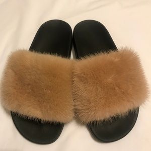 Givenchy Tan Mink Fur Sandal Slides 7  / 37
